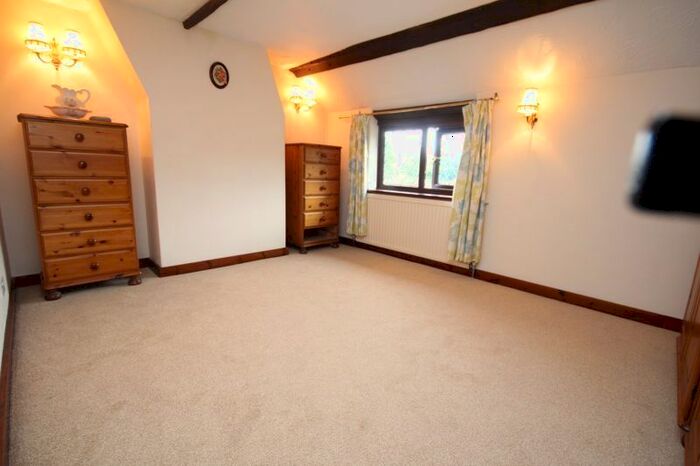 2 Bedroom Semi-Detached House For Sale In Lower Green, Leigh, Tonbridge, TN11