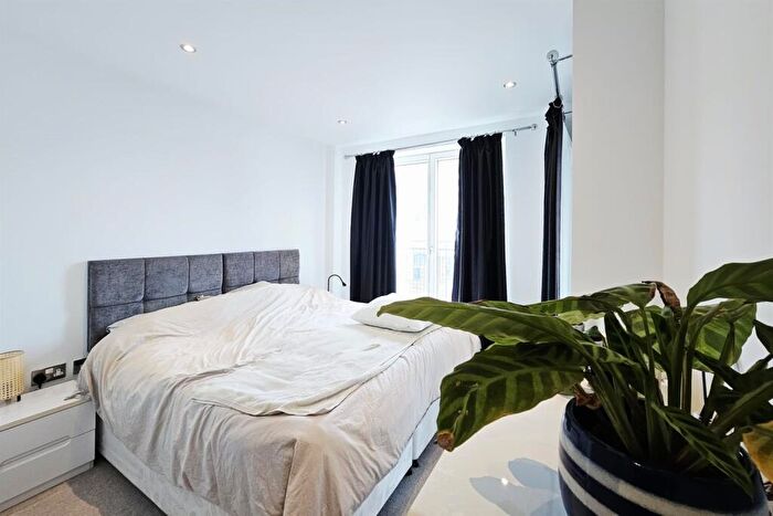 2 Bedroom Apartment To Rent In The Glassworks, Greenwich, SE8