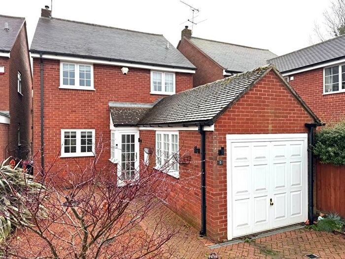 3 Bedroom Detached House For Sale In Bourne Brook Close, Coventry, CV7