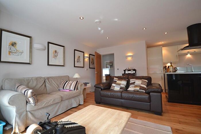 2 Bedroom Apartment To Rent In Carlingford House, Gosbrook Road, Caversham, Reading, RG4