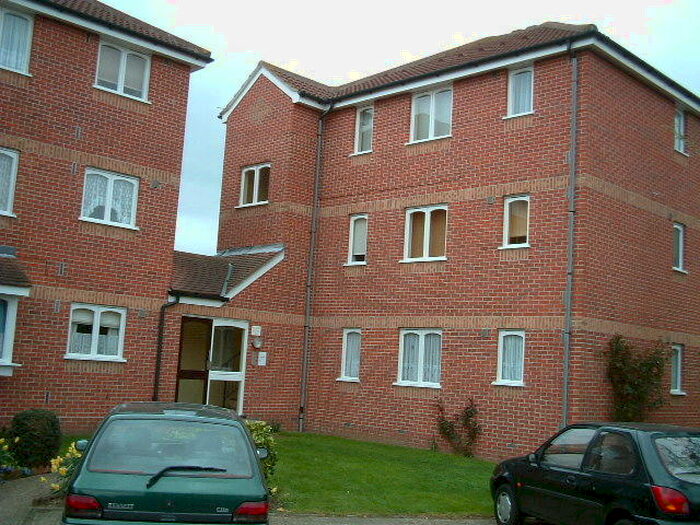 1 Bedroom Flat To Rent In Lesney Gardens, Rochford, Essex, SS4