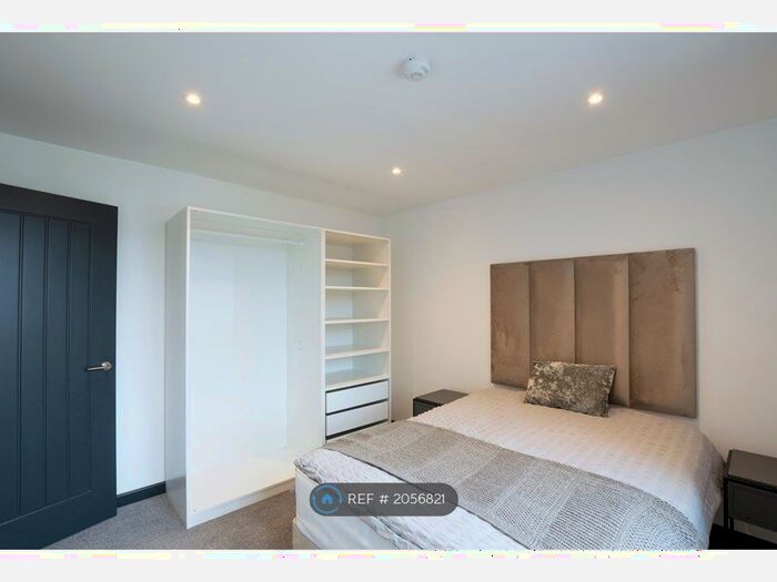 1 Bedroom Flat To Rent In Trinity Apartments, Leeds, LS13