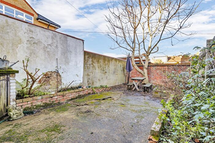 3 Bedroom Terraced House For Sale In Undine Street, London, SW17