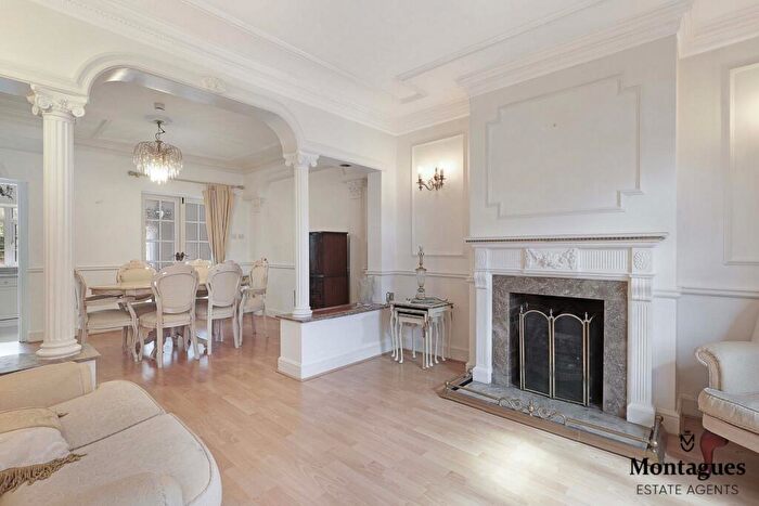 2 Bedroom Cottage For Sale In High Street, Epping, CM16