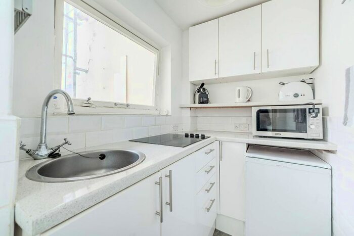 1 Bedroom Flat For Sale In Queens Gate, South Kensington, London, SW7