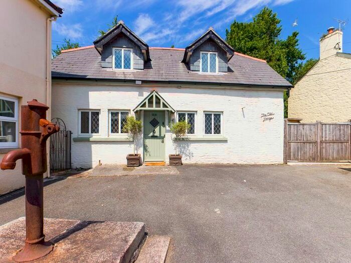 Houses for sale & to rent in TR10 8AR, Commercial Road, Penryn East And