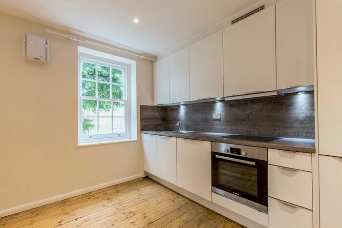 3 Bedroom Flat To Rent In Brenthouse Road, London E9