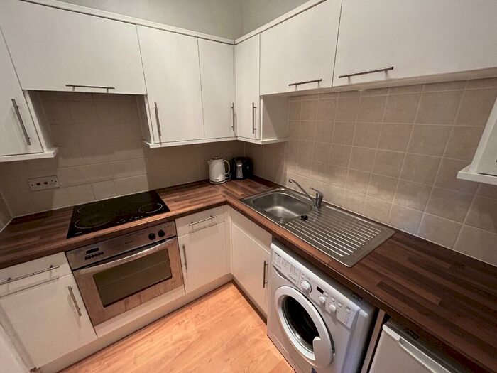 1 Bedroom Flat To Rent In Brunswick Road, Hillside, Edinburgh, EH7