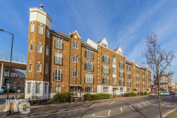1 Bedroom Flat To Rent In Riddell Court, Albany Road, Camberwell, SE5