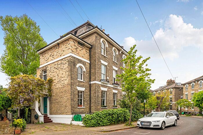 4 Bedroom Maisonette To Rent In Richmond Crescent, Islington, London, N1