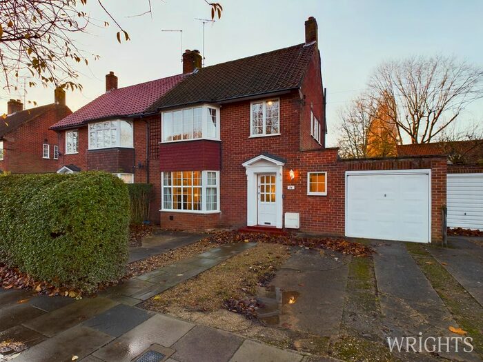 3 Bedroom Link Detached House To Rent In Longcroft Lane, Welwyn Garden City, AL8