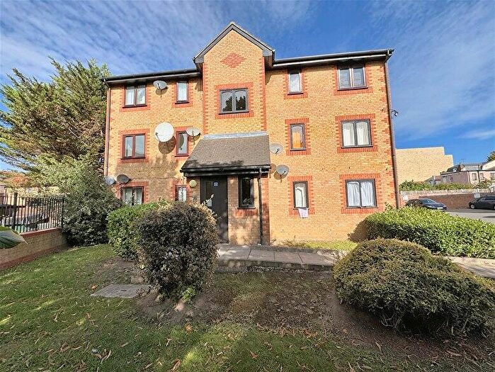 2 Bedroom Flat To Rent In Carolina Close, Stratford, E15