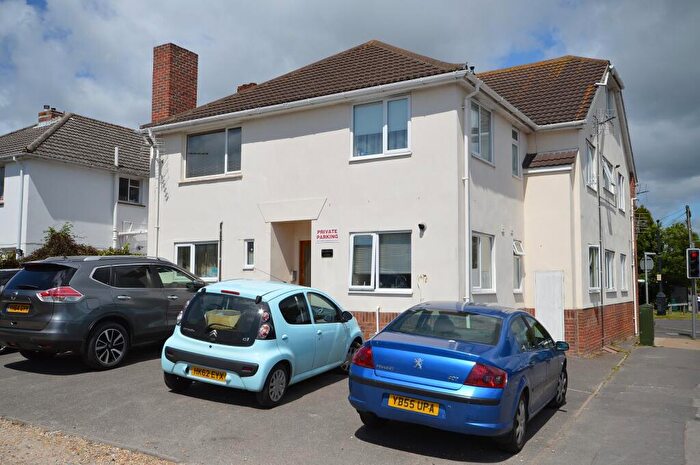 2 Bedroom Flat To Rent In The Parade, Ashley, New Milton, Hampshire., BH25
