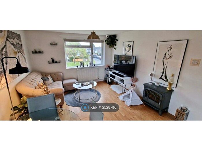 2 Bedroom Flat To Rent In Swann Way, Broadbridge Heath, Horsham, RH12