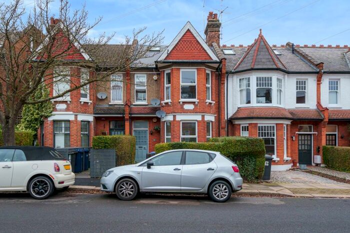 3 Bedroom Flat To Rent In Sutton Road London, N10