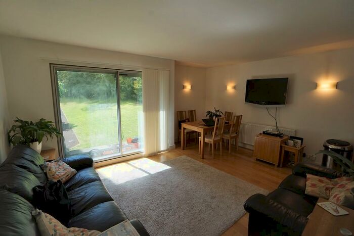 2 Bedroom Ground Flat To Rent In Downsview Court, Downside Road, BS8