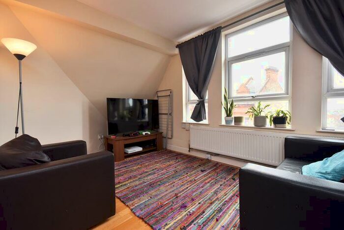 2 Bedroom Flat To Rent In Balham High Road, London, SW12