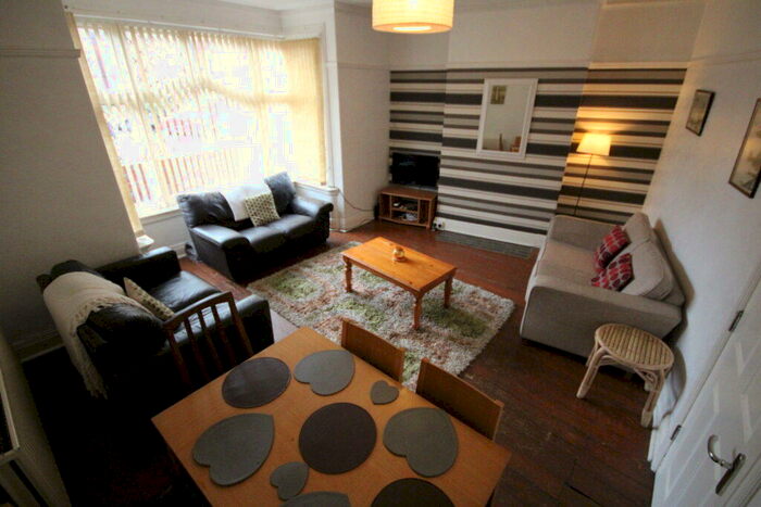 6 Bedroom End Of Terrace House To Rent In St Michael&#s Crescent, Headingley, Leeds, LS6