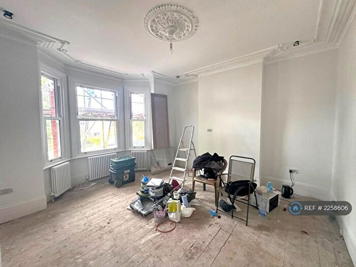 4 Bedroom Semi-Detached House To Rent In Shrewsbury Lane, London, SE18