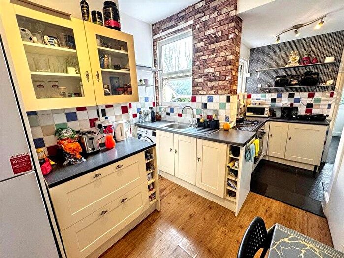 2 Bedroom Flat To Rent In Corporation Street, Stratford, E15