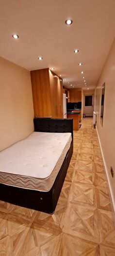 Studio To Rent In Orchard Gate, Greenford, Greater London, UB6