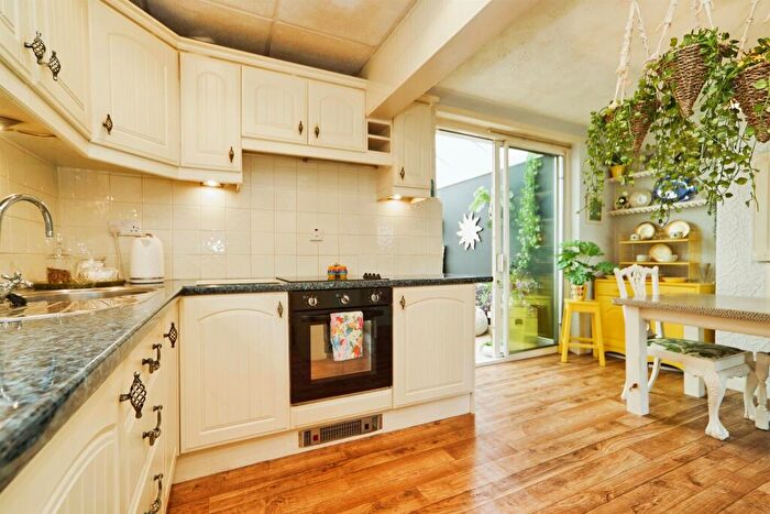 3 Bedroom Semi-Detached House For Sale In Whitehall Road, Leeds, LS12