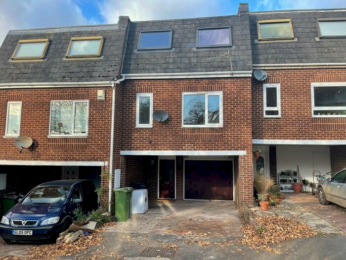 3 Bedroom Town House To Rent In Eldertree Gardens, Exeter, EX4