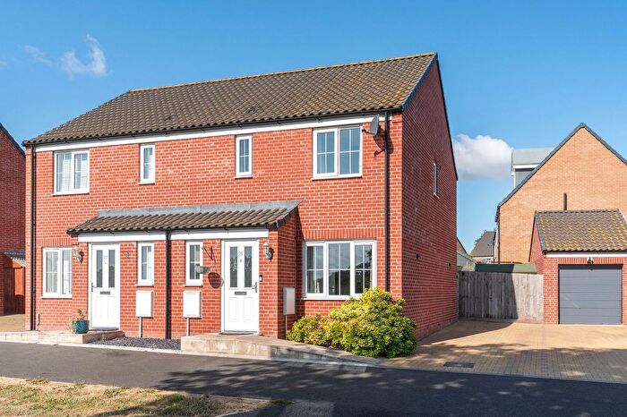 3 Bedroom Semi Detached House For Sale In Burnthouse Lane, Hethersett, NR9