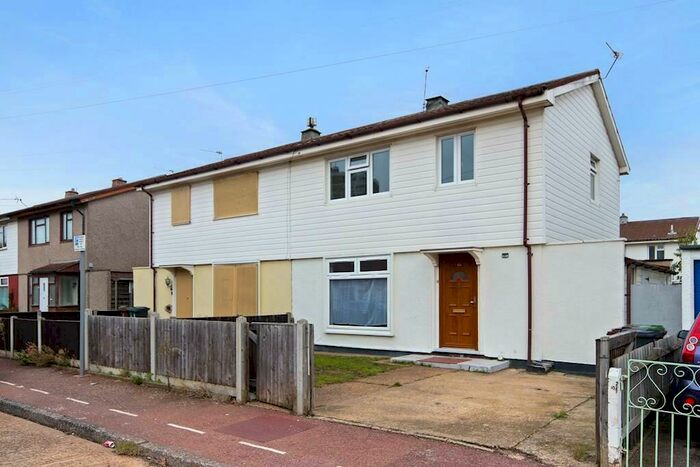 3 Bedroom Semi-Detached House To Rent In Wilthorne Gardens, Dagenham, London, RM10