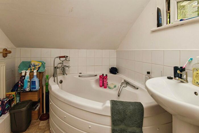 1 Bedroom Detached House For Sale In Village Way, Aylesbeare, Exeter, EX5