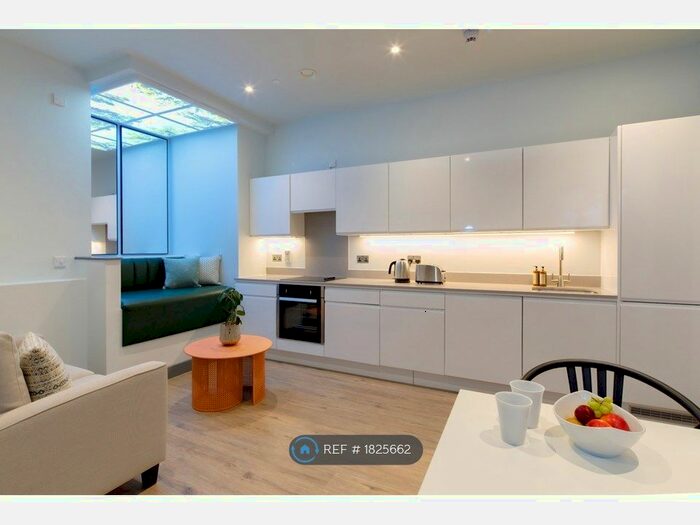 3 Bedroom Flat To Rent In Park Street, Bristol, BS1