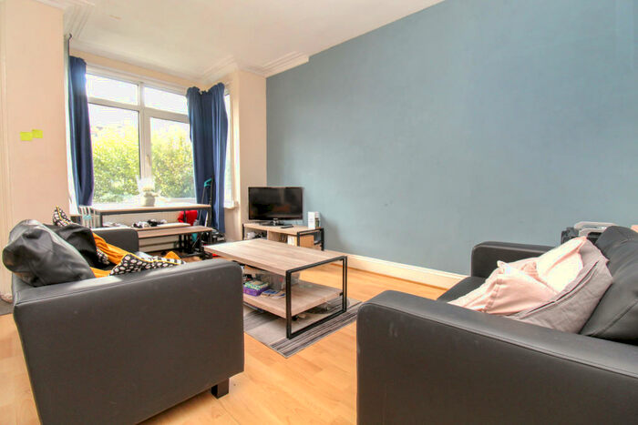 4 Bedroom Terraced House To Rent In St. Anns Avenue, LS4