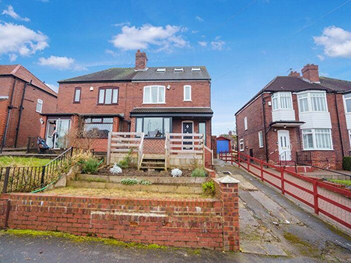 3 Bedroom Semi Detached House To Rent In Gledhow Park Grove, Leeds, LS7