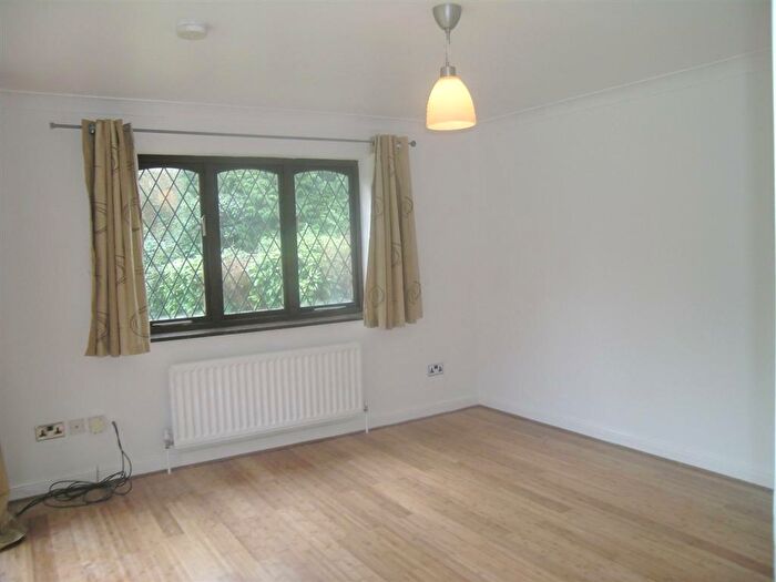 5 Bedroom Detached House To Rent In Aspen Close, Stoke D`abernon, KT11