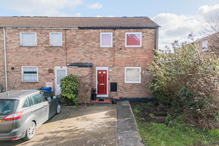 2 Bedroom End Of Terrace House For Sale In Monarch Close, Tilbury, RM18