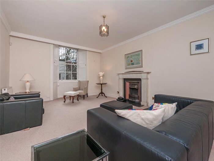 3 Bedroom Flat To Rent In Heriot Row, Edinburgh, EH3