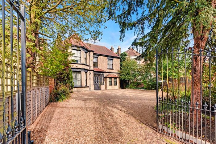 6 Bedroom Detached House For Sale In Willesden Lane, Brondesbury Park, NW2