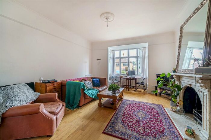 1 Bedroom Apartment To Rent In Underhill Road, East Dulwich, London, SE22