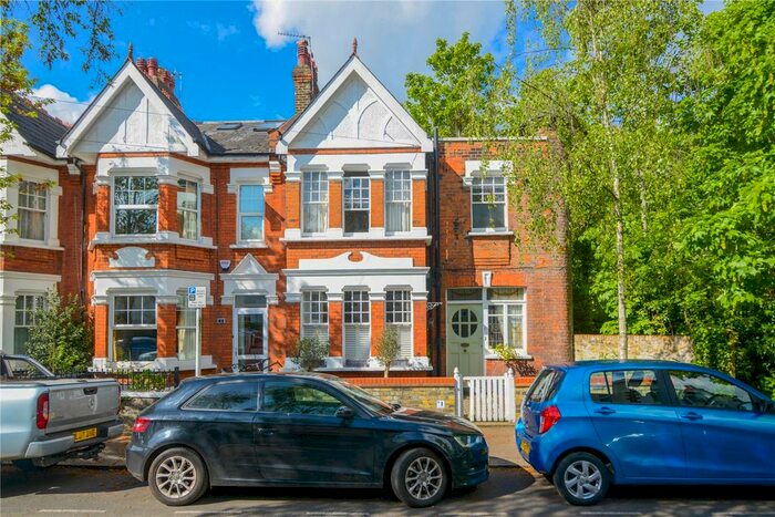 3 Bedroom Property To Rent In Defoe Avenue, Kew, TW9