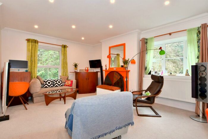 1 Bedroom Flat For Sale In London Road, Rake, Liss, Hampshire, GU33