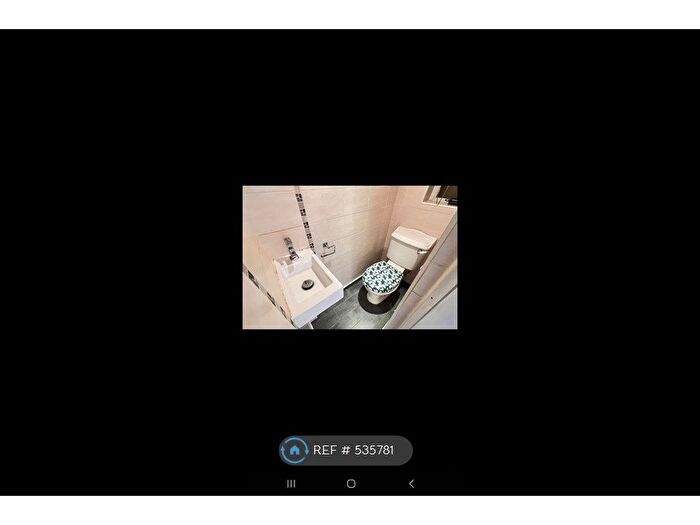 5 Bedroom Semi-Detached House To Rent In Chelwood Drive, Leeds, LS8