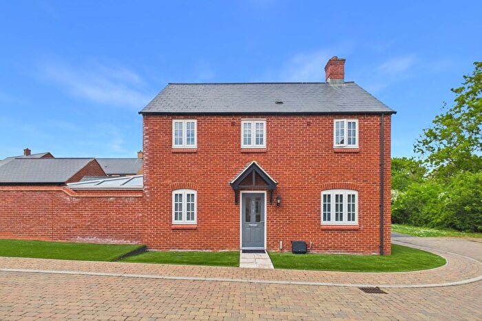 3 Bedroom Detached House For Sale In Haydock Close, Towcester, NN12