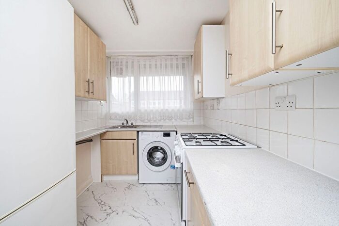 2 Bedroom Flat To Rent In Tolsford Road, Hackney Downs, London, E5
