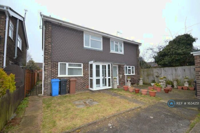 3 Bedroom Semi-Detached House To Rent In Starfield Close, Ipswich, IP4