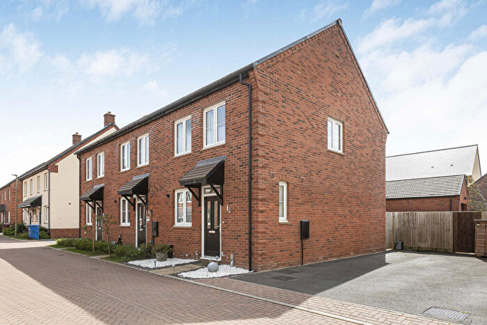 2 Bedroom End Of Terrace House For Sale In Chatham Close, Upper Heyford, OX25