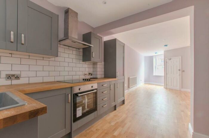 1 Bedroom Flat To Rent In Queens Road, Peckham, London, SE15