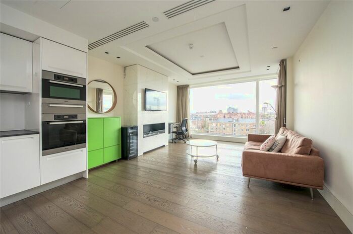 2 Bedroom Flat To Rent In Wolfe House, Kensington High Street, London, W14