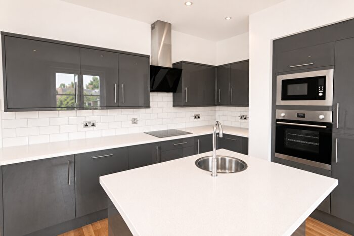 3 Bedroom Flat To Rent In Hastings Road, Bromley, BR2