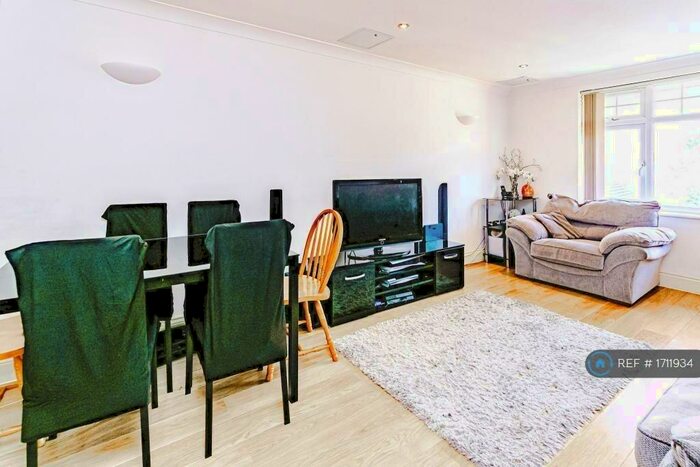 1 Bedroom Flat To Rent In Ashton Court, Caterham, CR3