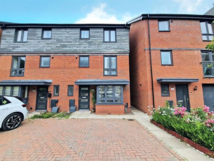 4 Bedroom Semi-Detached House To Rent In Dalmuir Road, Northfield, Birmingham, B31